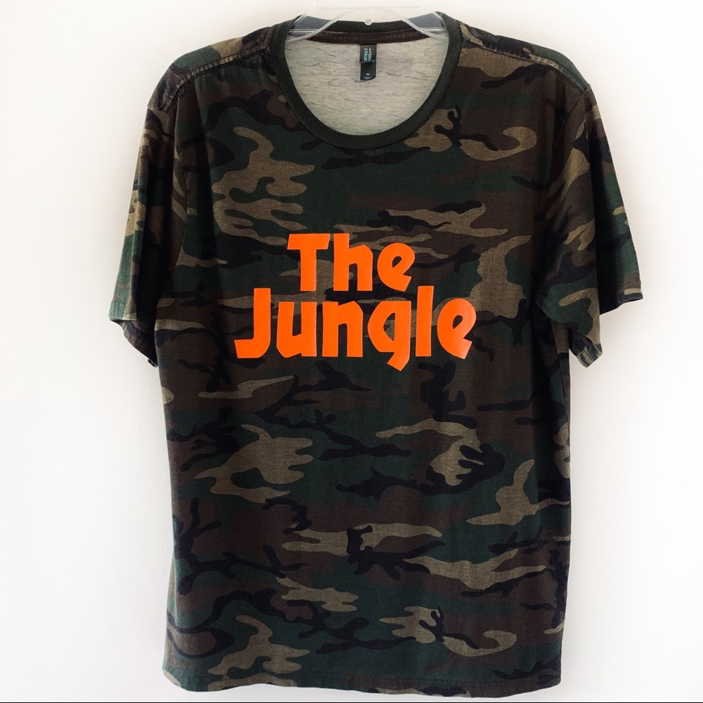 District Made “The Jungle” Men Tee Shirt Size M